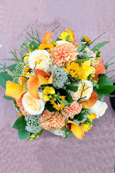 Blumenstrauß mit hellen Blumen