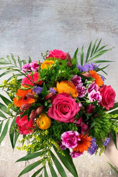 Blumenstrauß bunt gebunden