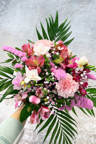 Blumenstrauß mit rosa Blumen