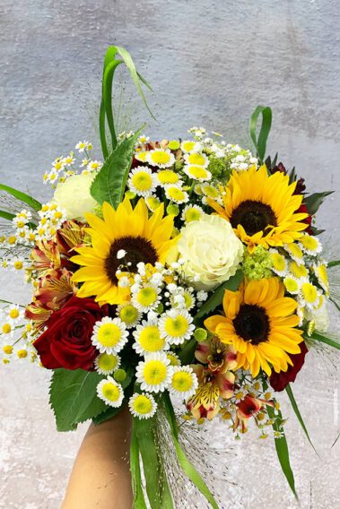 Blumenstrauß mit gelben Sonnenblumen